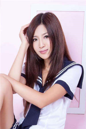 平躺女配