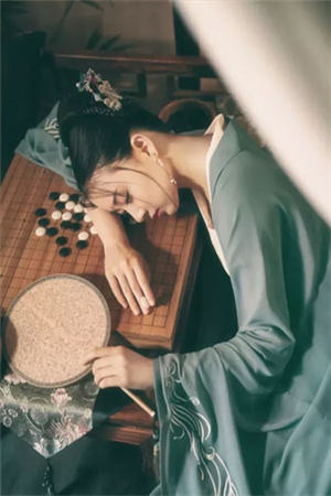 花钱摆烂小说
