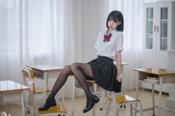 《苏芷嫣宋瑾轩》换亲新婚夜，我嫁傻夫虐翻王府全文精彩试读