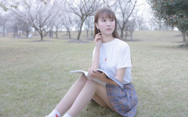主角是姜洛依顾霜延的小说在哪看 《红尘不胜青兰》小说阅读入口